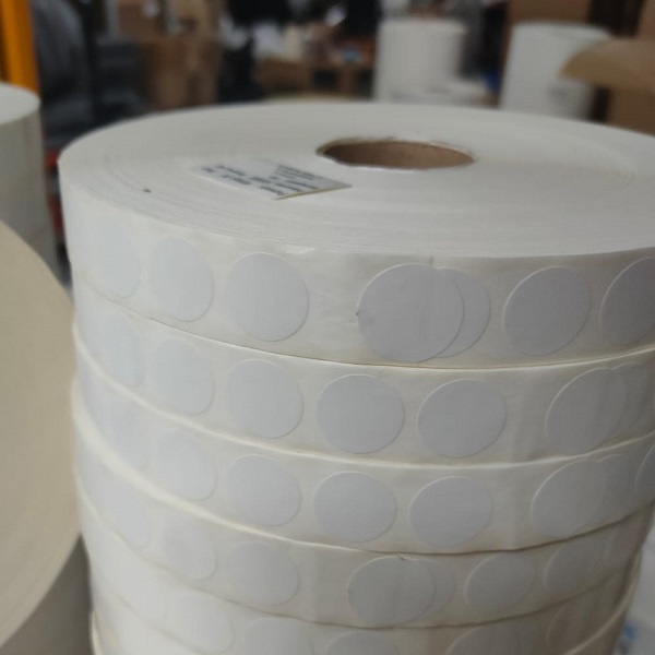 Этикетка d18 PP круглая/5000 шт Честный знак, втулка 40/76 мм, Белая Глянец 60 мкм