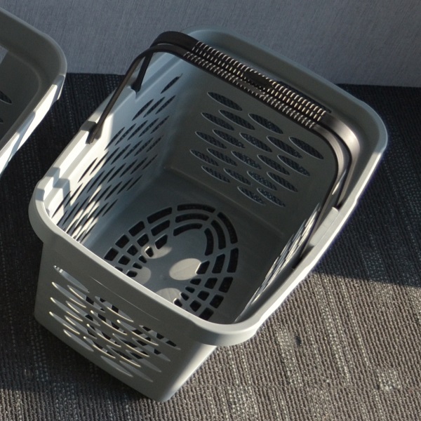 Корзина покупательская Серая пластиковая 20л, 2 скл. ручки