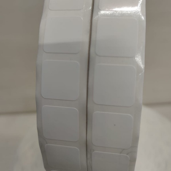 15х15 этикетки Полипропилен 10000 Белые PP, вт 40/ 76мм, ширина подложки 20мм (15*15)