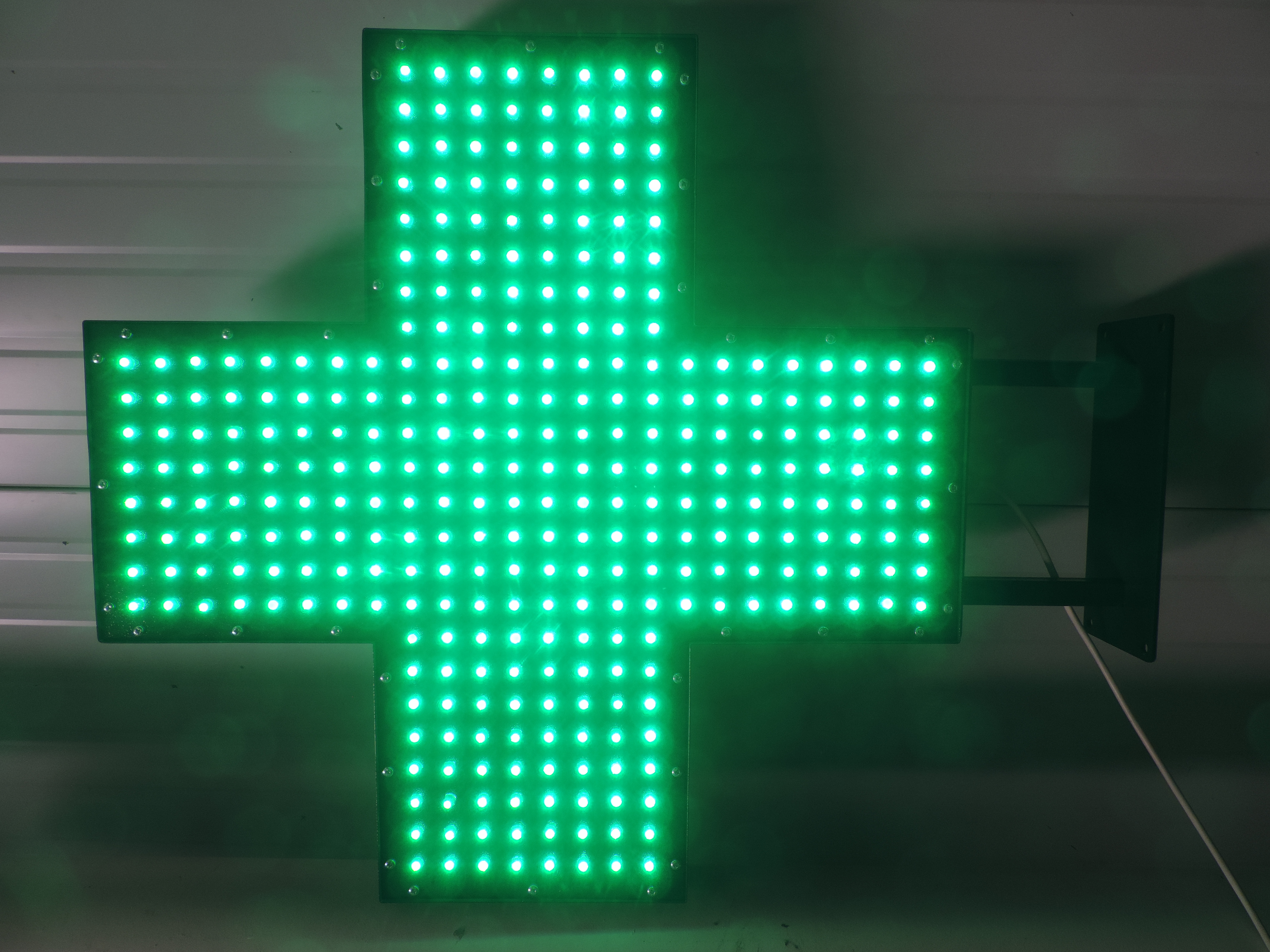 Аптечный крест пиксельный 650*650 двух сторонний 220в уличный